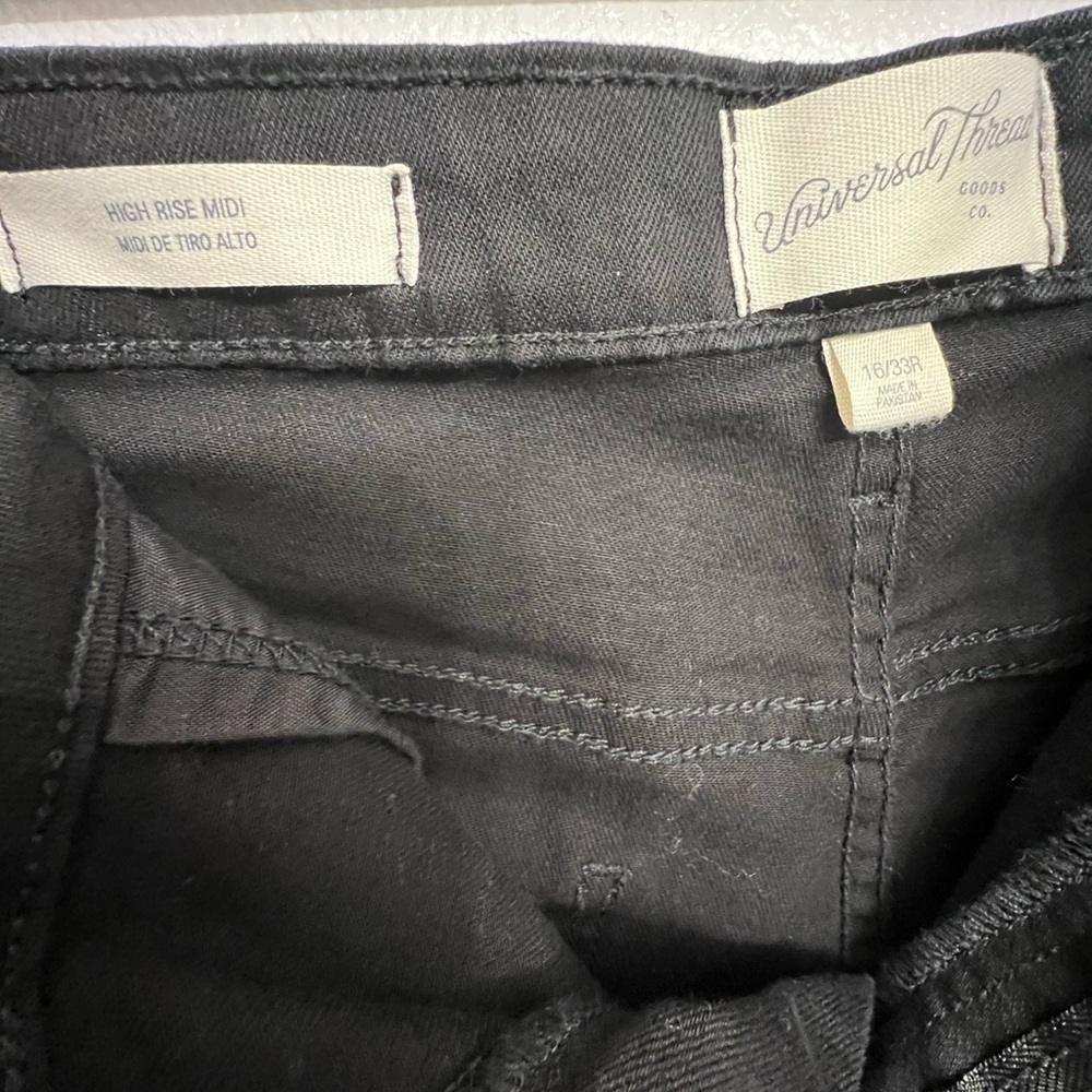 Universal Thread Black Jean Shorts - Picture 7 of 11